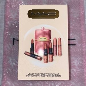 Velvet Teddys Party Crew Vault